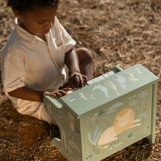 Piano de Madeira Verde Safari Friends Little Dutch, pormenor | little-dutch-piano-madeira-verde-safari-friends-lollakids