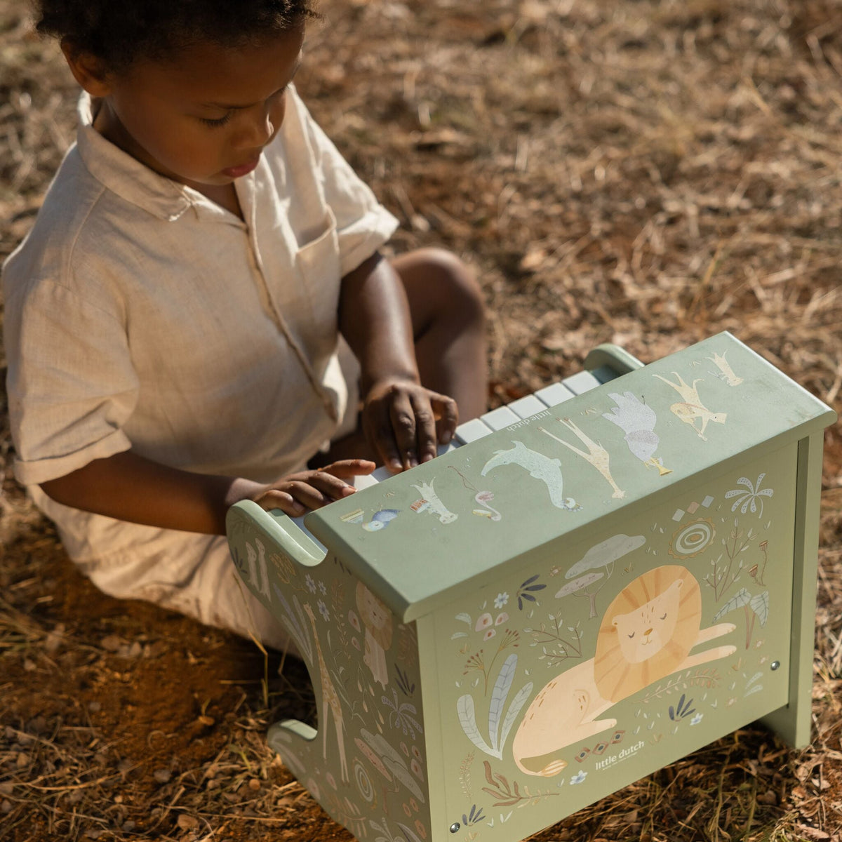 Piano de Madeira Verde Safari Friends Little Dutch, pormenor | little-dutch-piano-madeira-verde-safari-friends-lollakids
