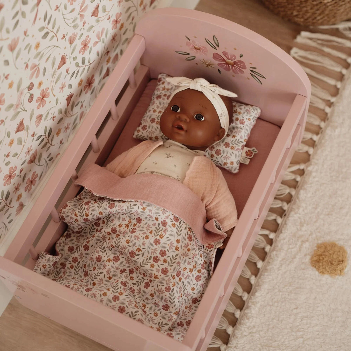Boneca na Cama de Madeira para Bonecas Soft Flowers