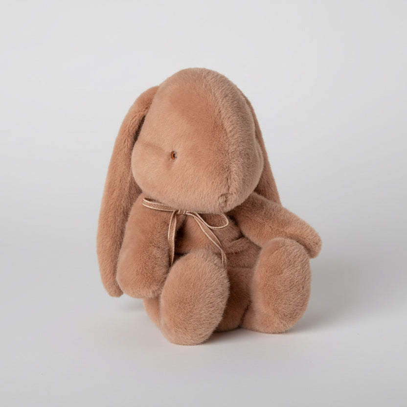 Coelhinho de peluche Maileg médio em rosa vintage com laço ao pescoço | maileg-coelho-peluche-rosa-vintage-lollakids