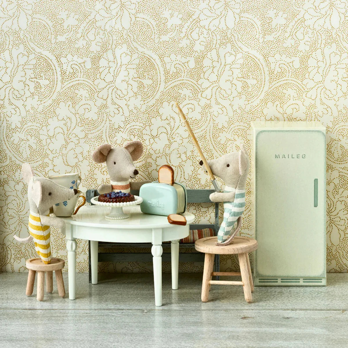 Vintage Mint and Bread Toaster