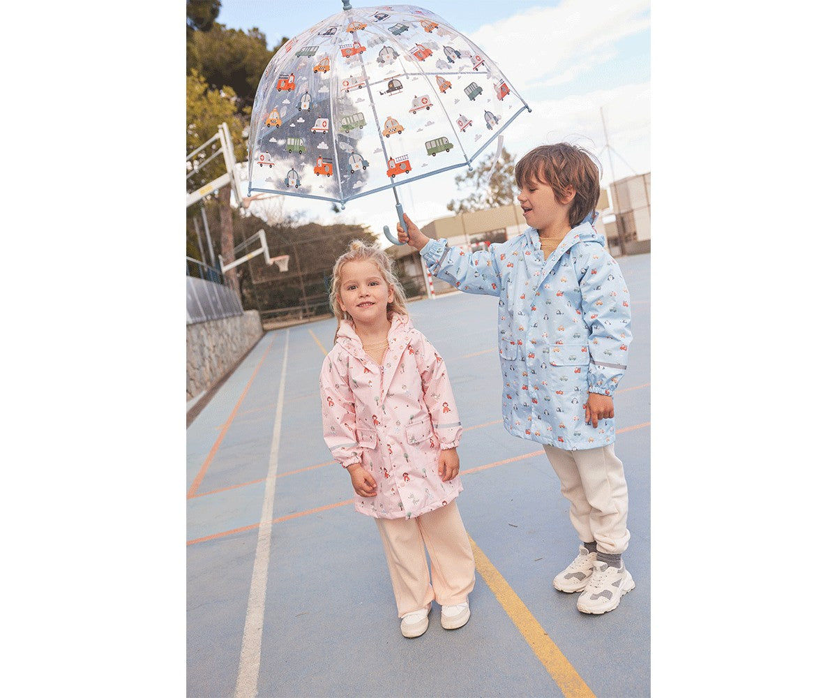 Guarda-chuva infantil transparente Tutete City Cars aberto, estrutura em fibra de vidro, pega em J.