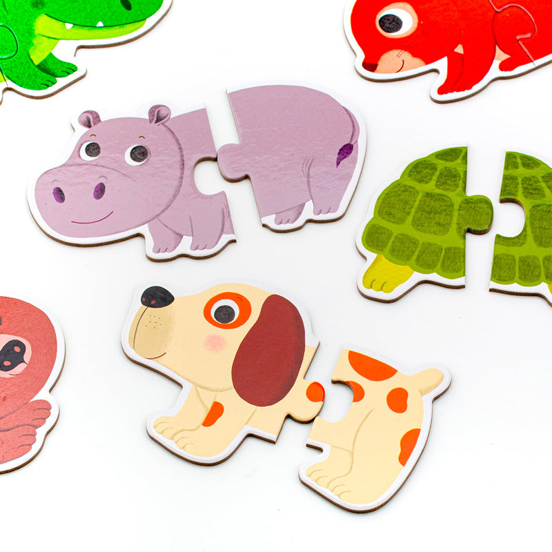 Conjunto de 10 puzzles de duas peças, em cartão resistente, adaptado às mãos pequenas.