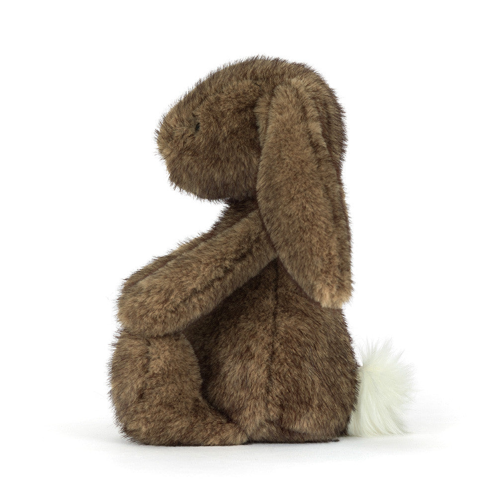 Vista lateral do Peluche Jellycat Hoppleston Luxe Bunny sentado com expressão elegante