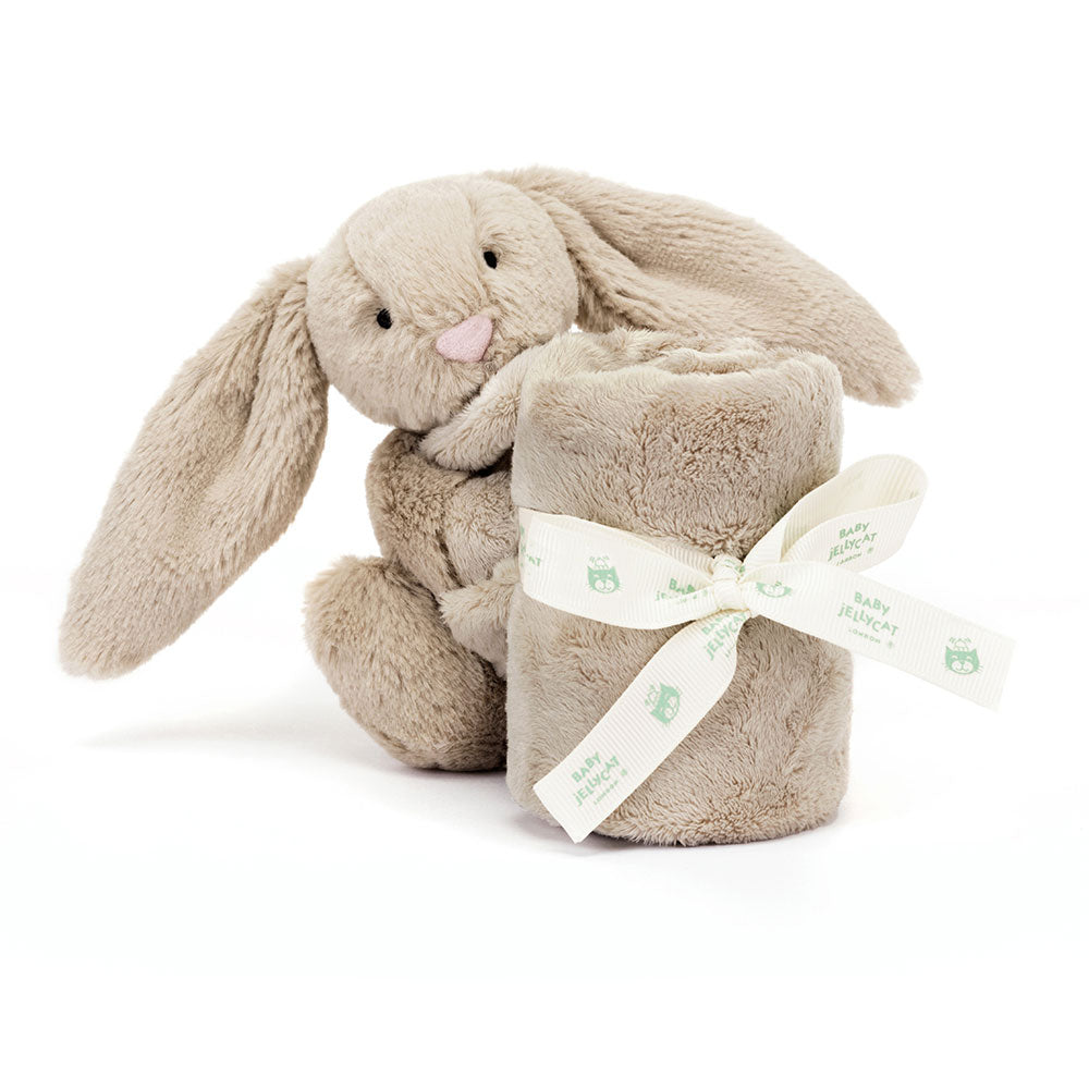 Doudou manta Coelho Bashful bege da Jellycat com a manta enrolada e laço | jellycat-doudou-coelho-bashful-bege-lollakids