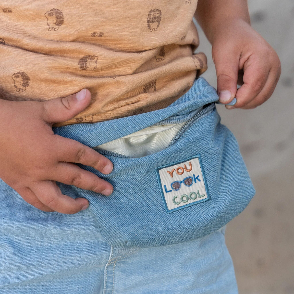 Bolsa de Cintura Infantil Denim Little Dutch, vista lateral | little-dutch-bolsa-cintura-infantil-denim-lollakids