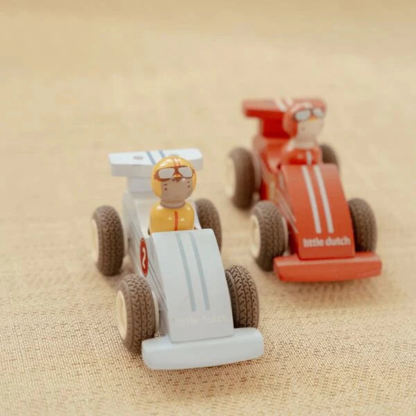 Little Dutch Carros Pull-Back em Madeira (Essentials) 18m+ – Pilotos Trocáveis | LD2526