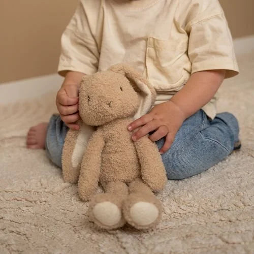 Peluche Coelhinho Bege 32 cm – Little Dutch | Coleção Newborn Naturals