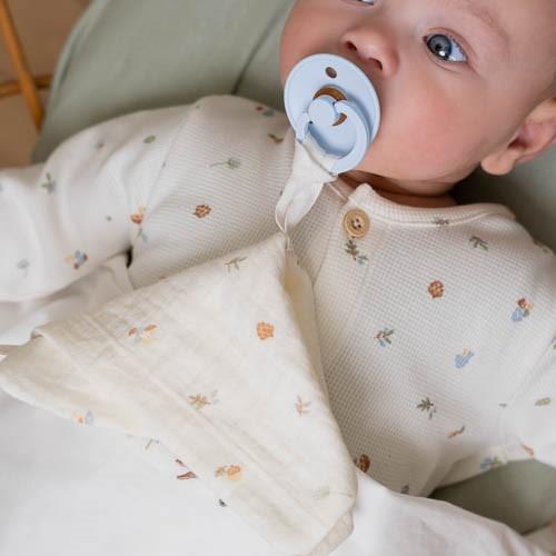 Doudou Forest Treasures com argola para chupeta | little-dutch-doudou-musselina-forest-treasures-lollakids