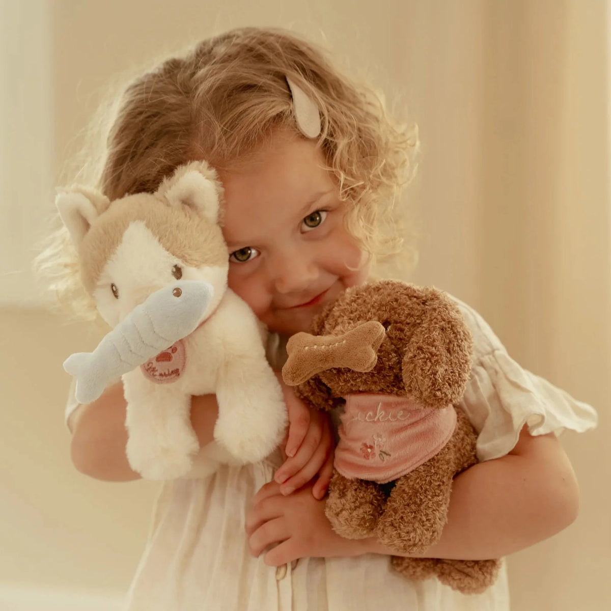 Pormenor do Gato de Pelúche na Mala de Flores Little Dutch | little-dutch-gato-peluche-mala-flores-lollakids