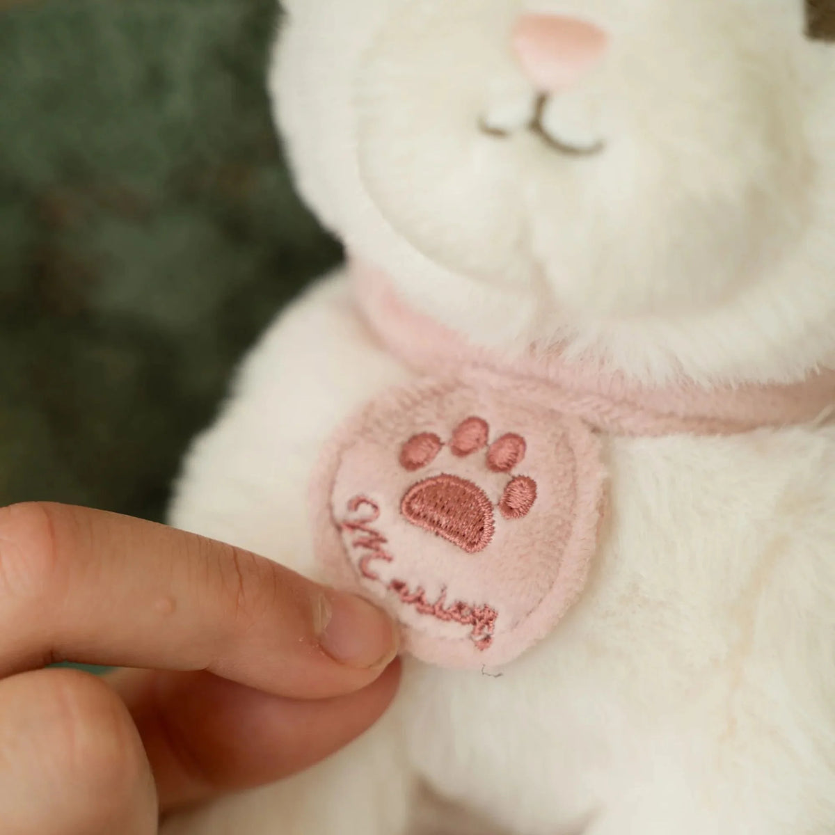 Gato de Pelúche Marley na Mala de Flores Little Dutch, vista lateral | little-dutch-gato-peluche-mala-flores-lollakids