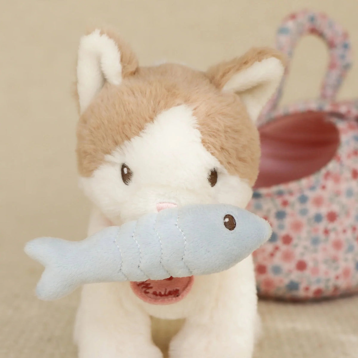 Gato de Pelúche Marley na Mala de Flores Little Dutch, vista geral | little-dutch-gato-peluche-mala-flores-lollakids