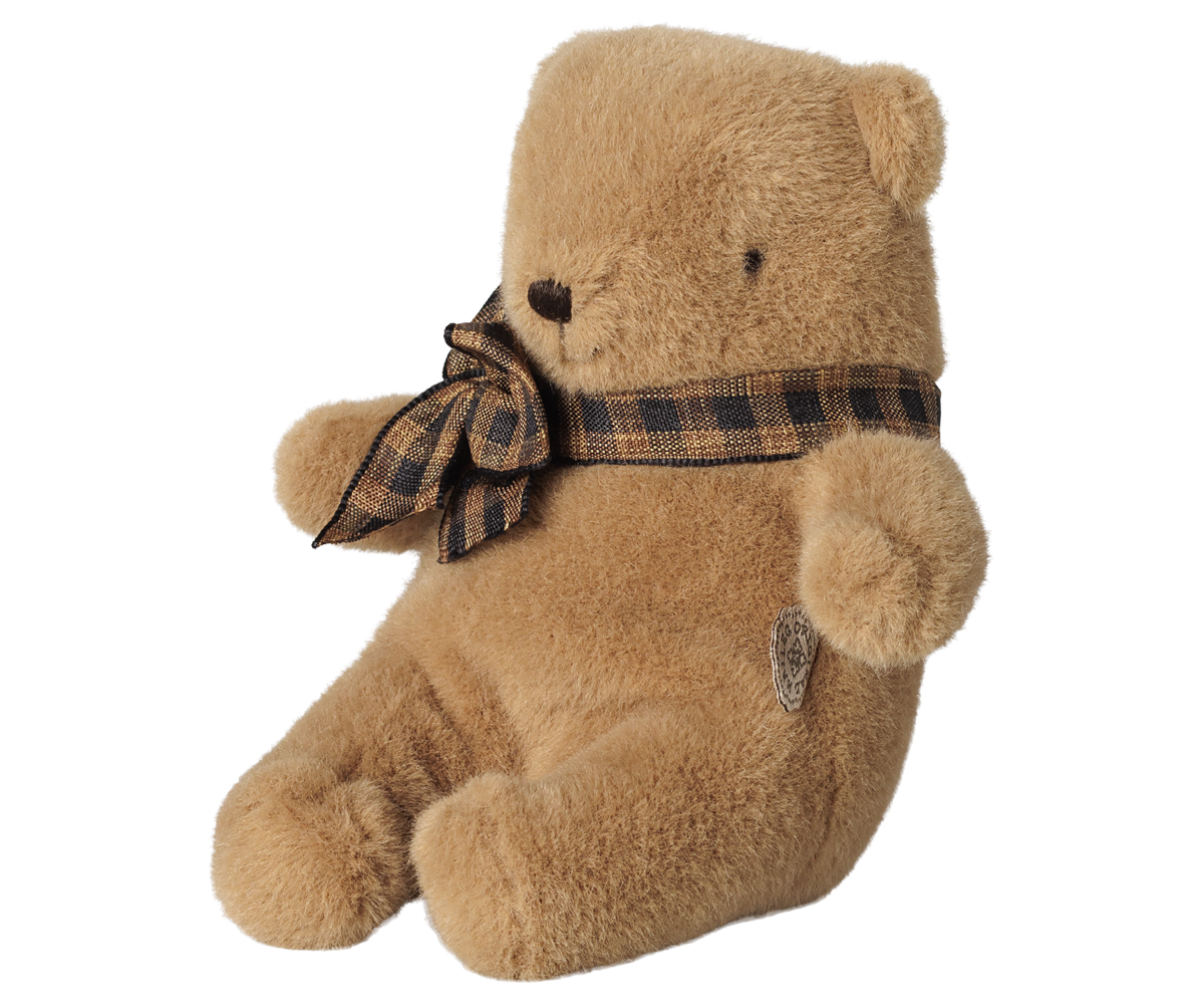 Urso de peluche mini Maileg cogumelo visto de lado | maileg-urso-peluche-castanho-lollakids