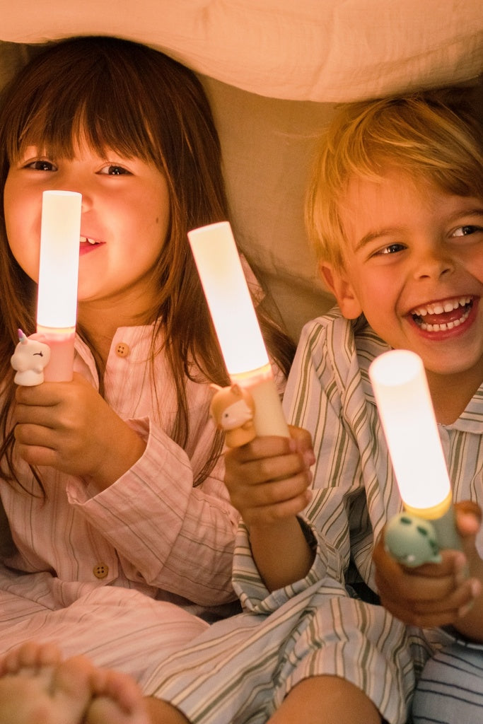 Luz Infantil Zoo Light Dino The Zoo Family acesa no quarto | zoofamily-luz-infantil-zoo-light-dino-lollakids