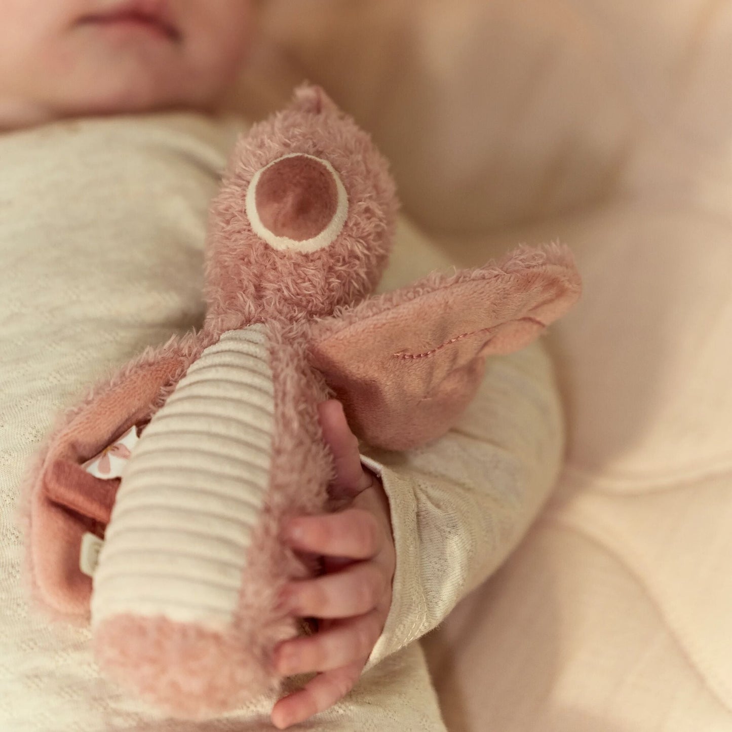 Roca flamingo fácil de agarrar para mãos pequeninas