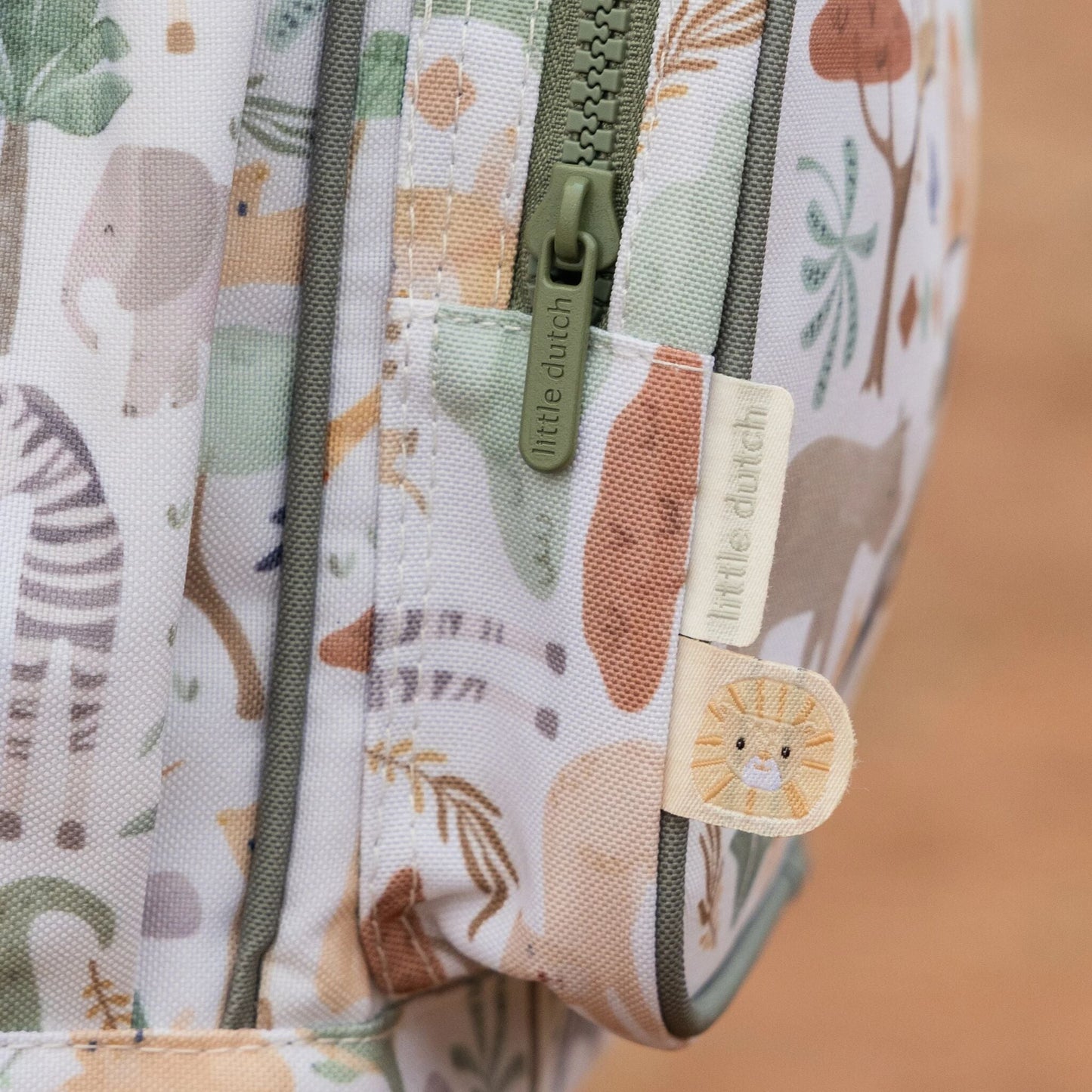 Mochila Safari Friends Branca 35cm Little Dutch costas