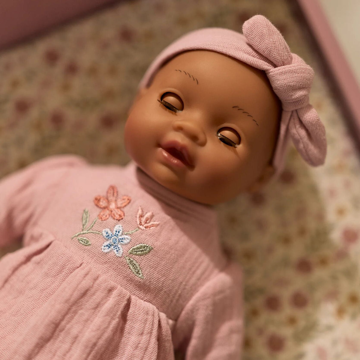 Boneca Yara Little Dutch a dormir