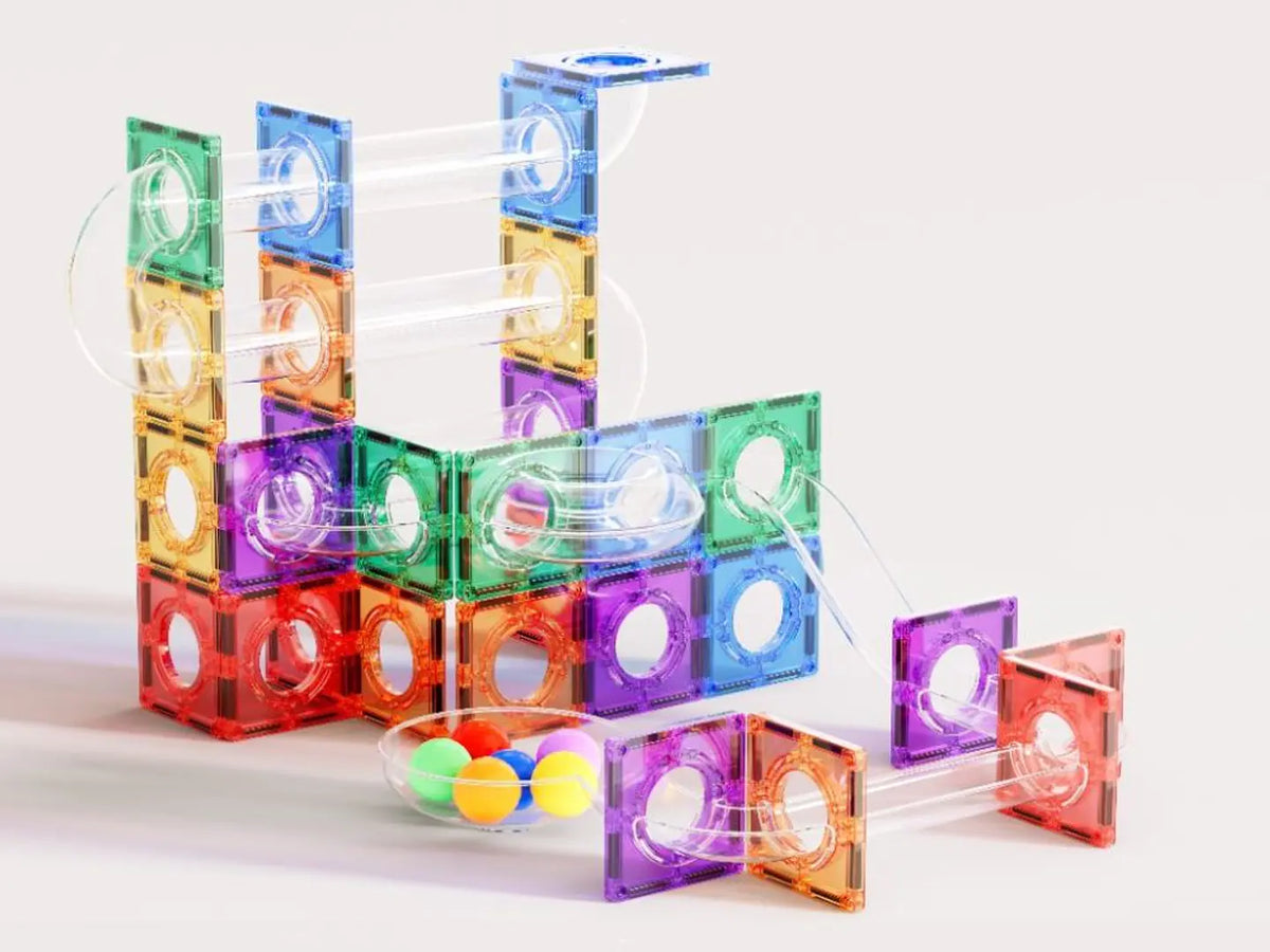 Peças magnéticas coloridas em triângulo, quadrado e túnel do conjunto Elis Design | elis-design-construcao-magnetica-pista-bolas-lollakids