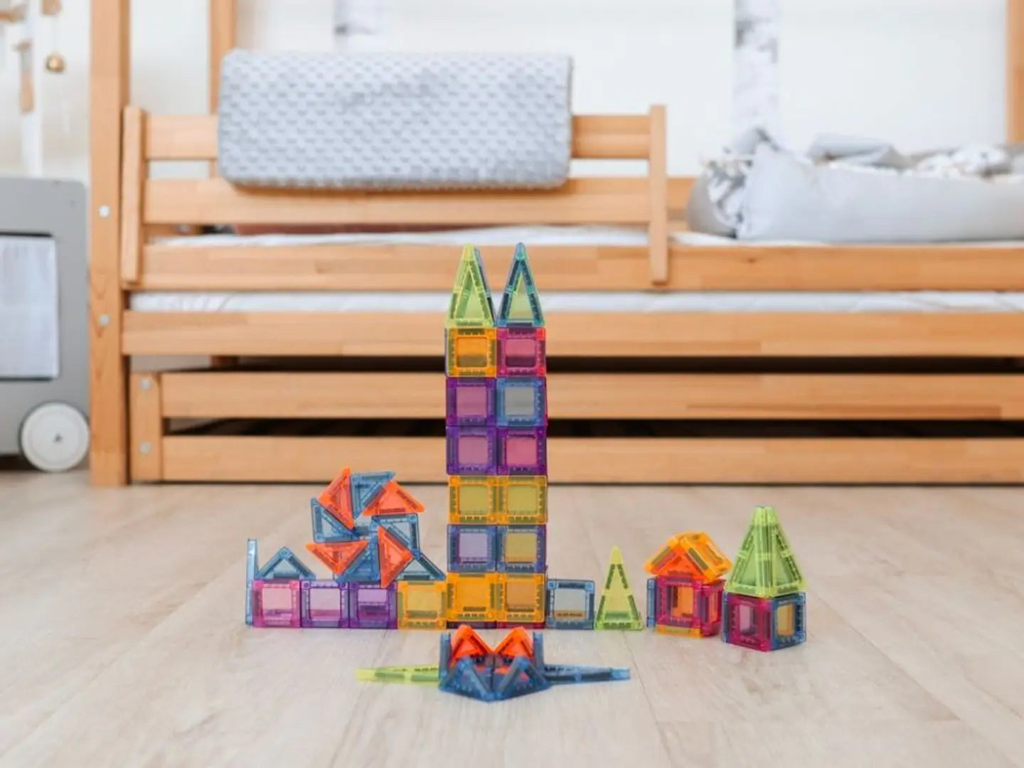 Peças quadradas e triangulares do kit magnético de viagem Elis Design | elis-design-magnetic-tiles-travel-kit-100-lollakids