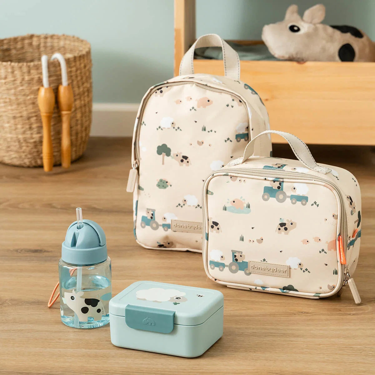 Mini Lunchbox Tiny Farm Sand Done by Deer vista de todos os ângulos | done-by-deer-mini-lunchbox-tiny-farm-detalhe-lollakids