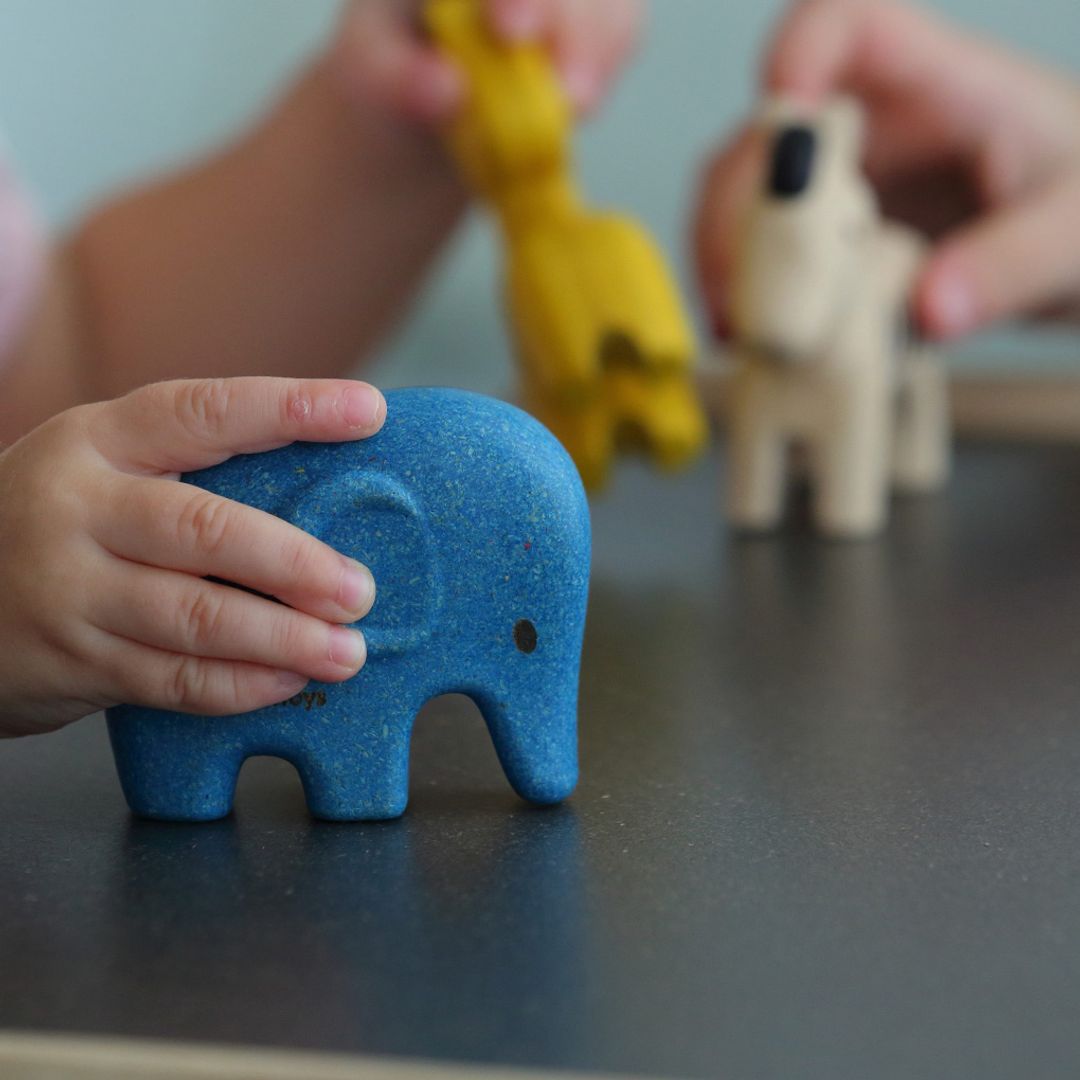 Detalhe das figuras do conjunto Animais Selvagens PlanToys | plantoys-animais-selvagens-lollakids