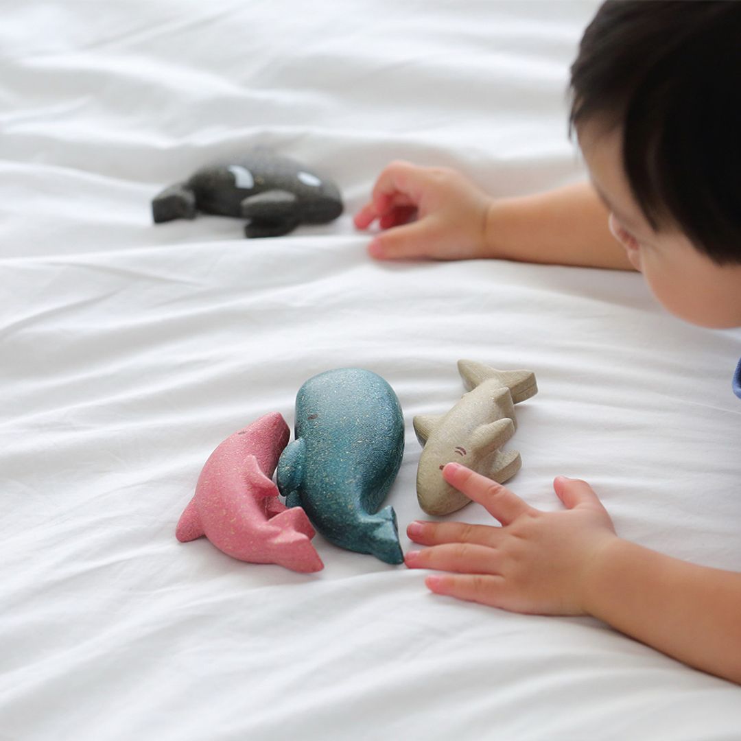 Detalhe das figuras do conjunto Animais Marinhos PlanToys | plantoys-animais-marinhos-lollakids