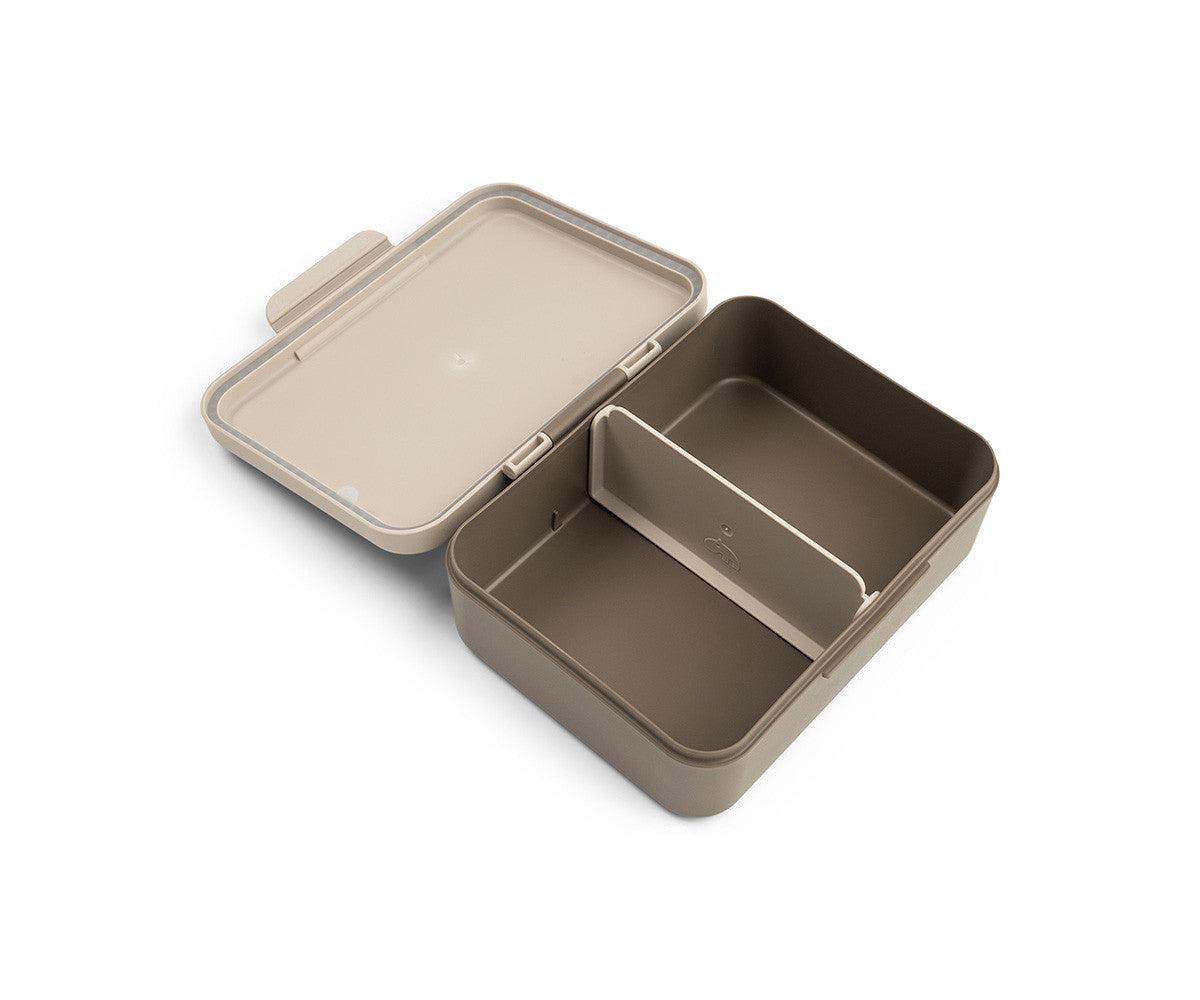 Lunchbox Tiny Trails Sand aberta com separador interior | done-by-deer-lunchbox-tiny-trails-sand-lollakids