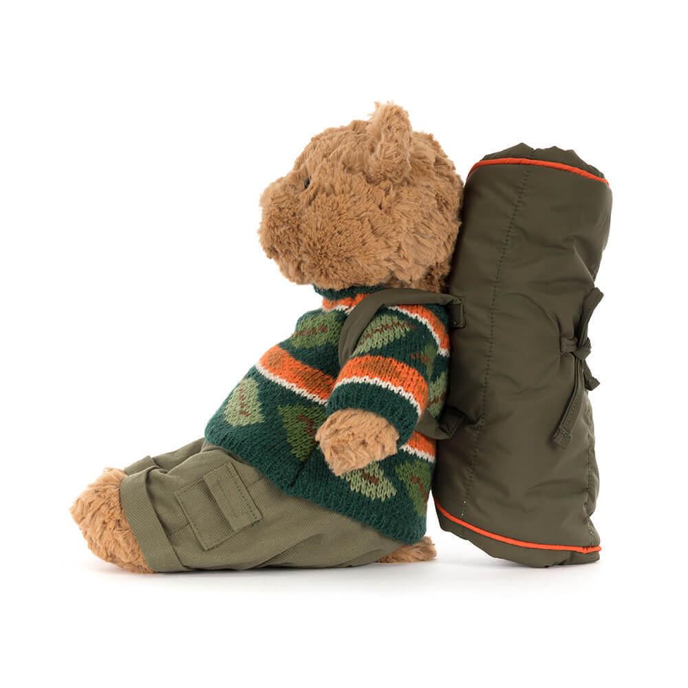 Urso Bartholomew Bear Jellycat, pormenor da roupa de caminhada | jellycat-urso-bartholomew-caminhada-lollakids