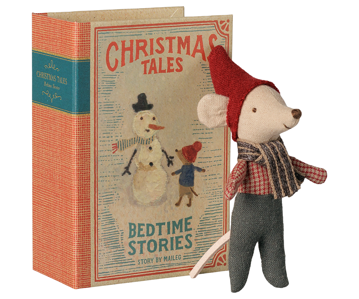Ratinho bebé de Natal da Maileg dentro do livro ilustrado aberto | maileg-ratinho-bebe-natal-livro-lollakids