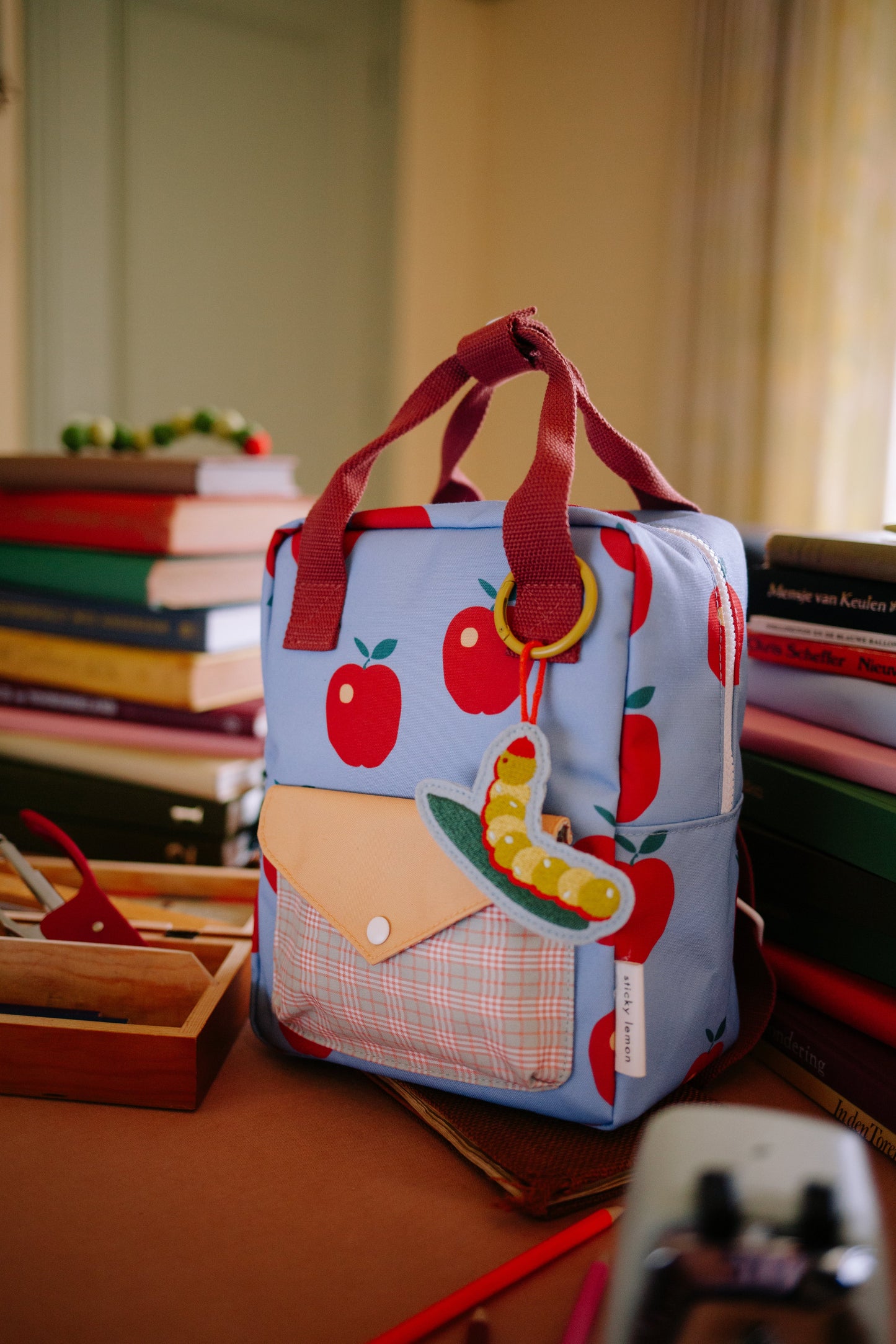 Mochila infantil pequena Sticky Lemon edição especial apple grub | sticky-lemon-mochila-especial-lollakids