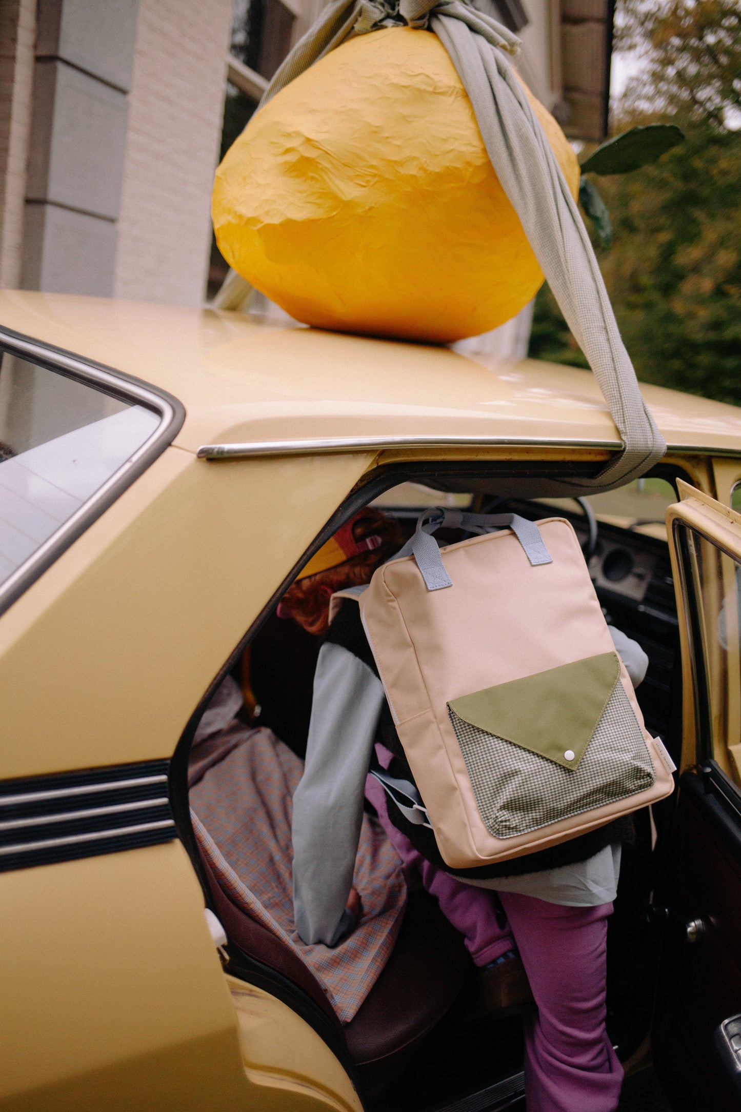 Mochila Grande Envelope Twiggy Beige Sticky Lemon | mochila-envelope-twiggybeige-lollakids