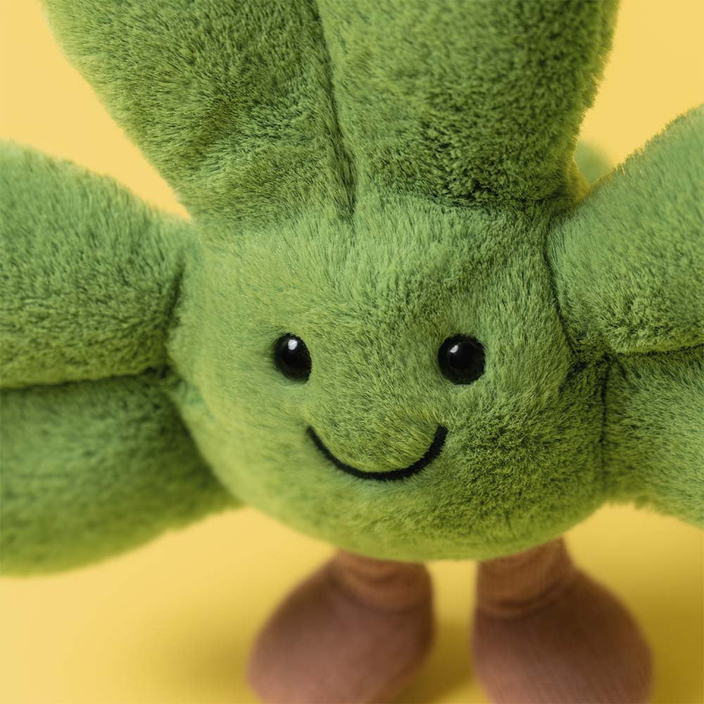 Detalhe do Peluche Jellycat Amuseables Siofra Shamrock com folhas verdes