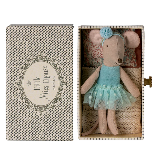 Ratinha Little Sister com o seu daybed