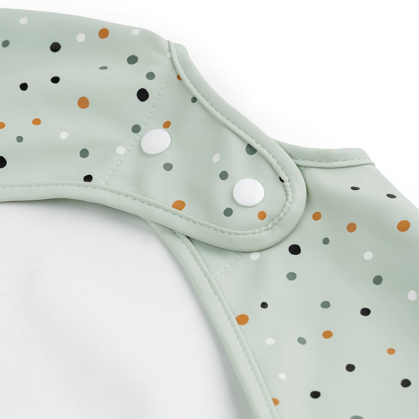 Detalhe do fecho duplo ajustável do babete Happy Dots Green Done by Deer | done-by-deer-babete-mangas-happy-dots-fecho-lollakids