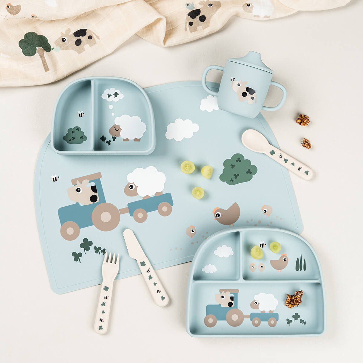 Dimensões do copo Tiny Farm Blue Done by Deer | done-by-deer-copo-tiny-farm-dimensoes-lollakids