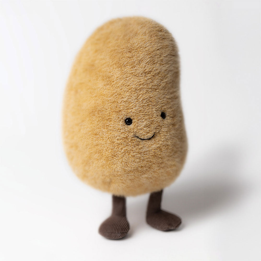 Peluche Batata Graham Jellycat de pé, com sorriso bordado e pernas castanhas | jellycat-peluche-batata-amuseables-lollakids