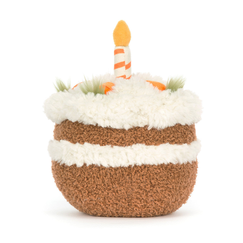 Peluche Jellycat Amuseables Carrot Cake com expressão sorridente de costas