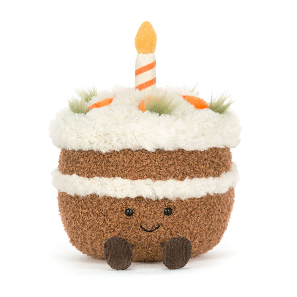 Peluche Jellycat Amuseables Carrot Cake com expressão sorridente de frente