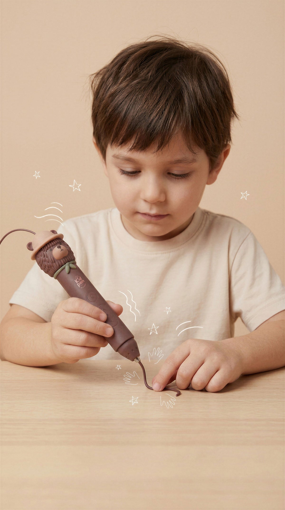 Criança a criar figuras com a caneta 3D KidPen Kidinex | kidinex-caneta-3d-urso-lollakids