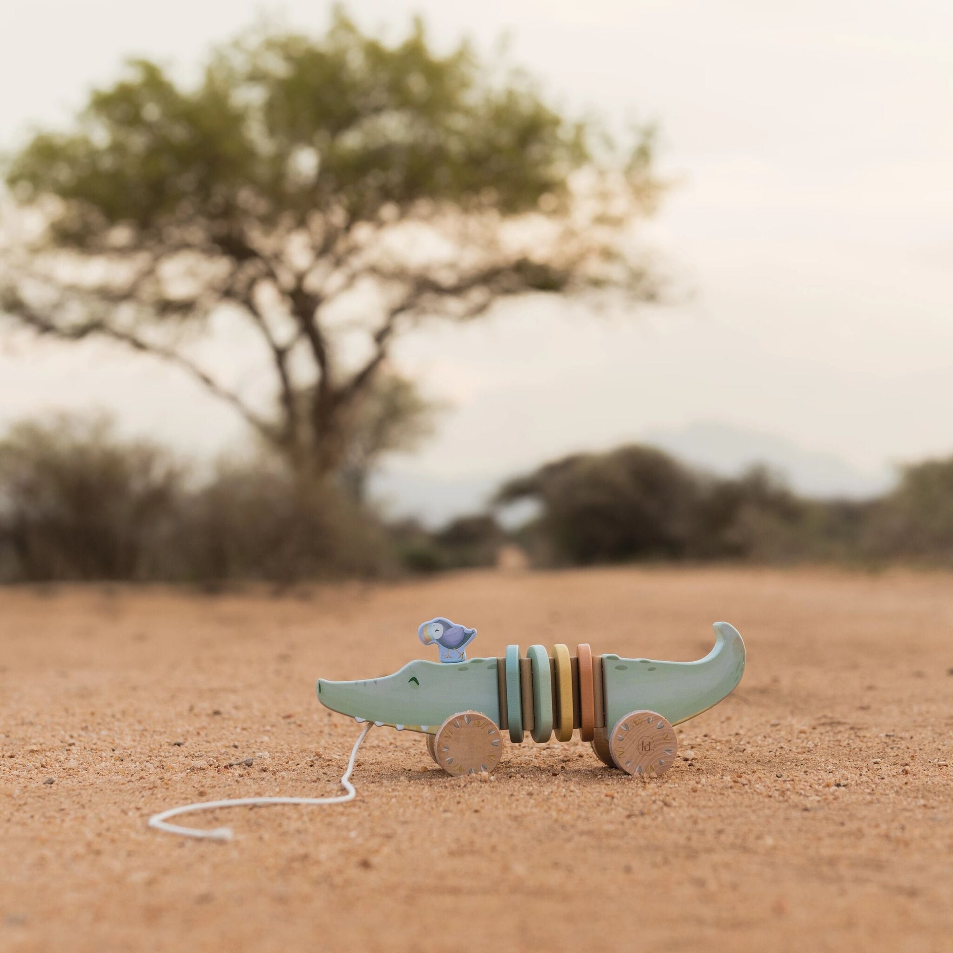 Detalhe das rodas do animal de arrasto Safari Friends | little-dutch-animal-arrasto-safari-friends-lollakids