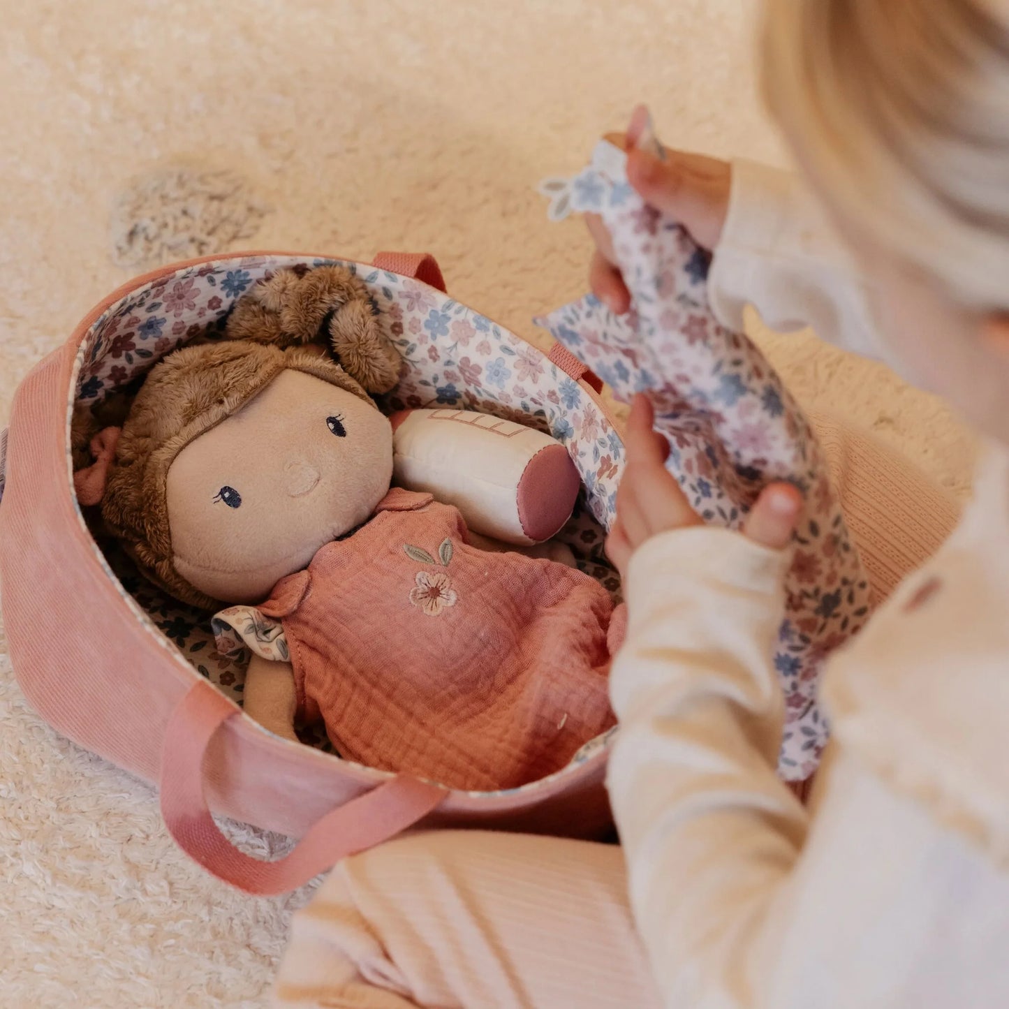 Boneca bebé Rosa Little Dutch na alcofa