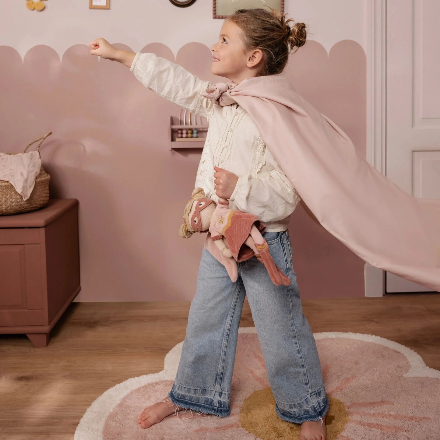 Boneca Super-Heroína Rosa Little Dutch 35 cm
