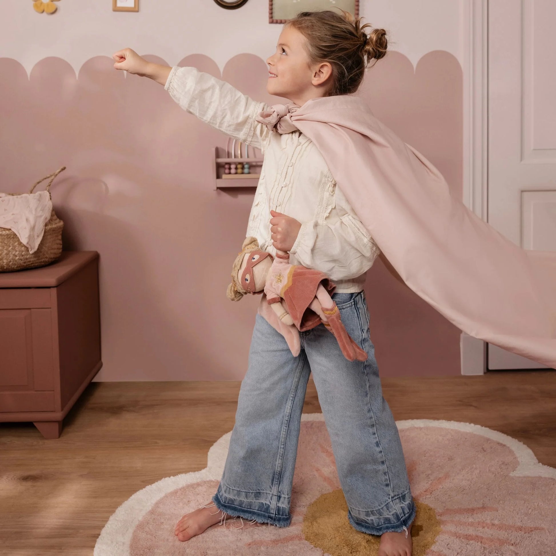 Boneca Super-Heroína Rosa Little Dutch 35 cm