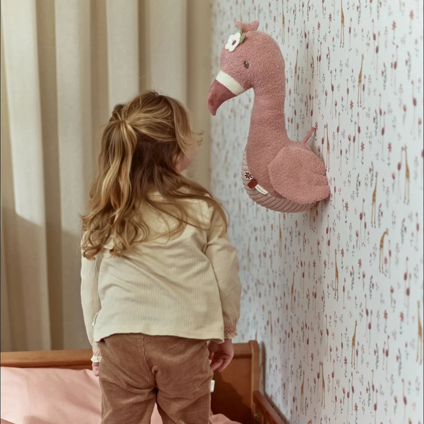 Pormenor da Cabeça Decorativa de Flamingo Little Dutch