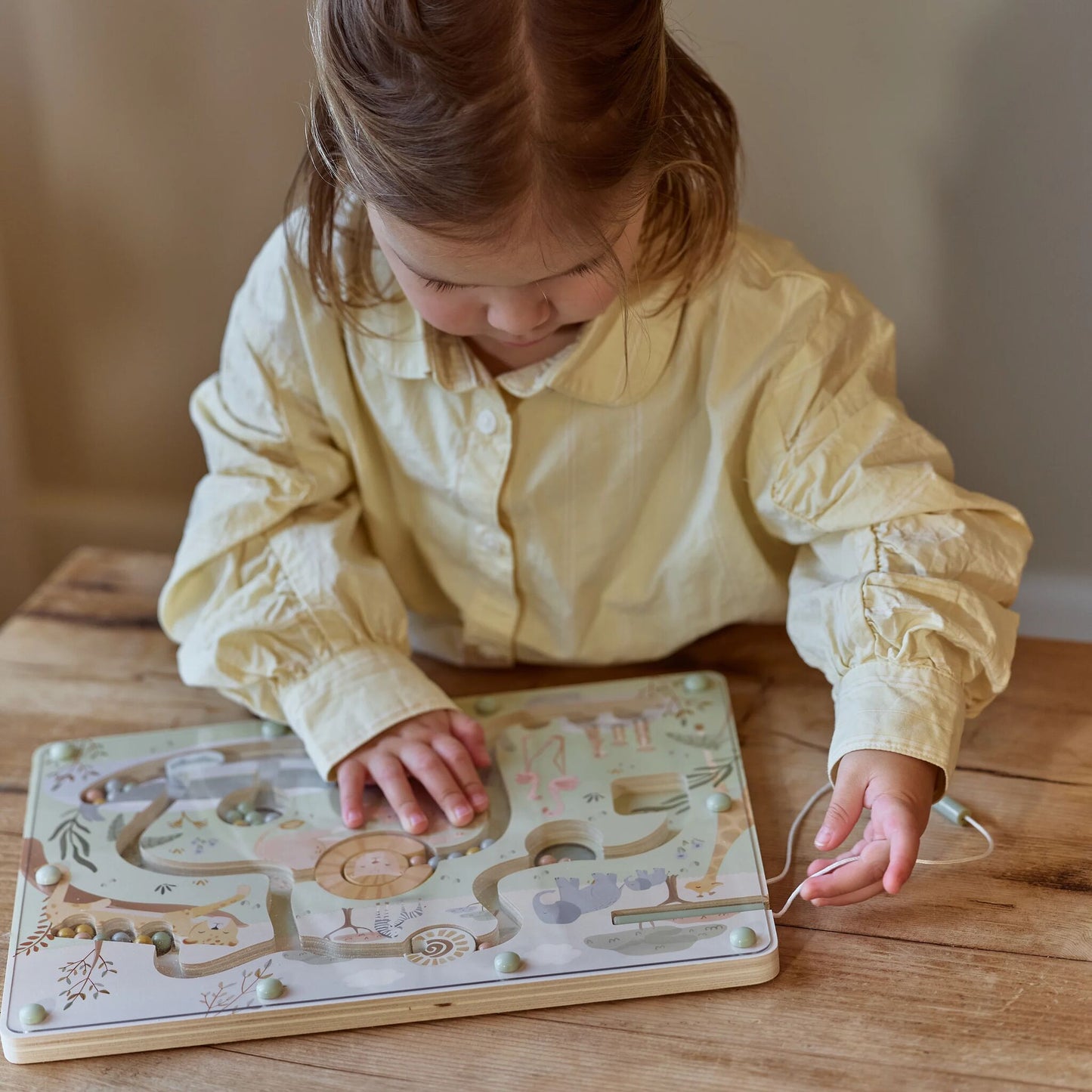 Detalhe do labirinto magnético Safari Friends com animais | little-dutch-labirinto-magnetico-safari-friends-lollakids