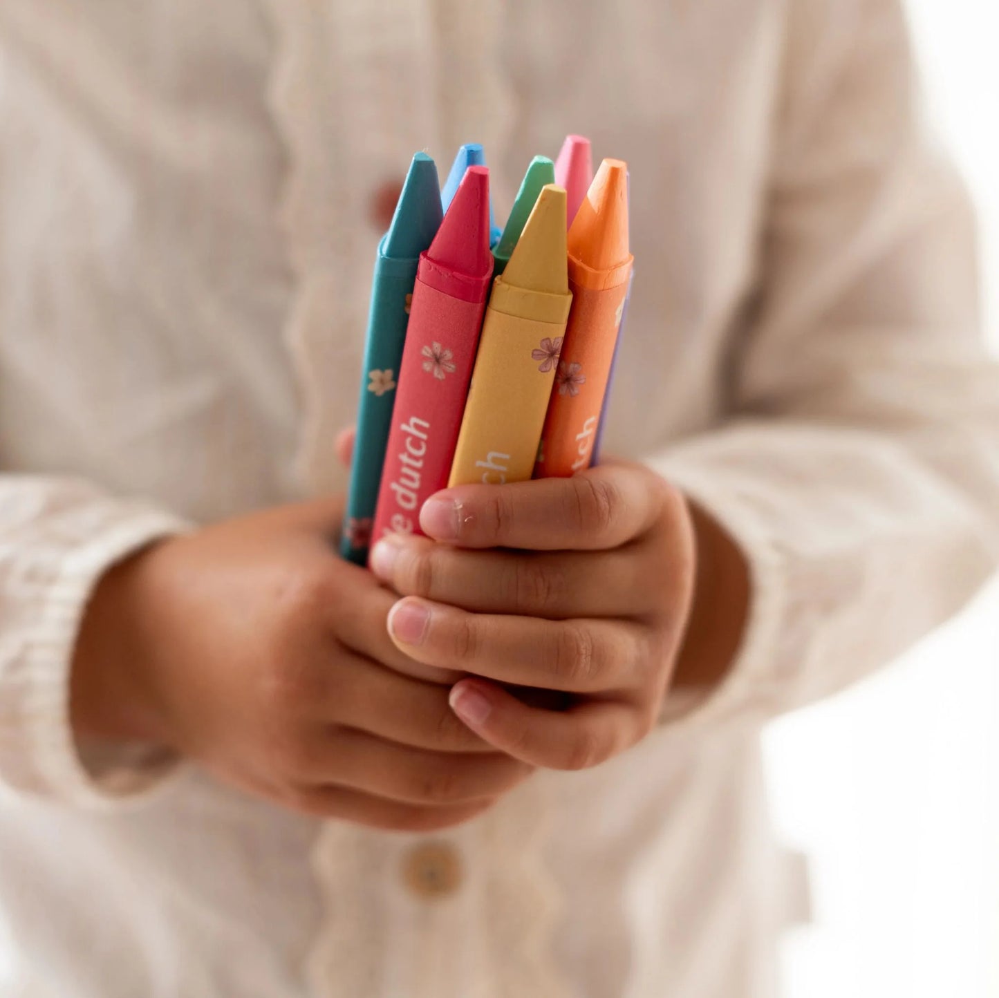 Formato triangular, ideal para mãos pequenas.