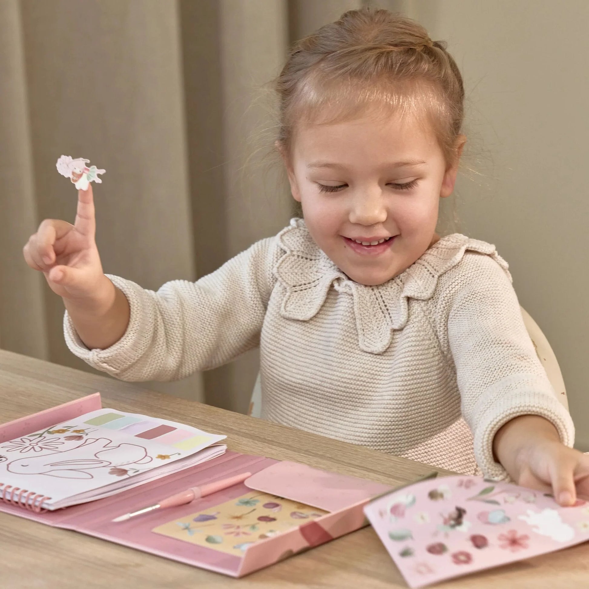 Paint Book Rosa – Livro de Pintura Criativo para Crianças