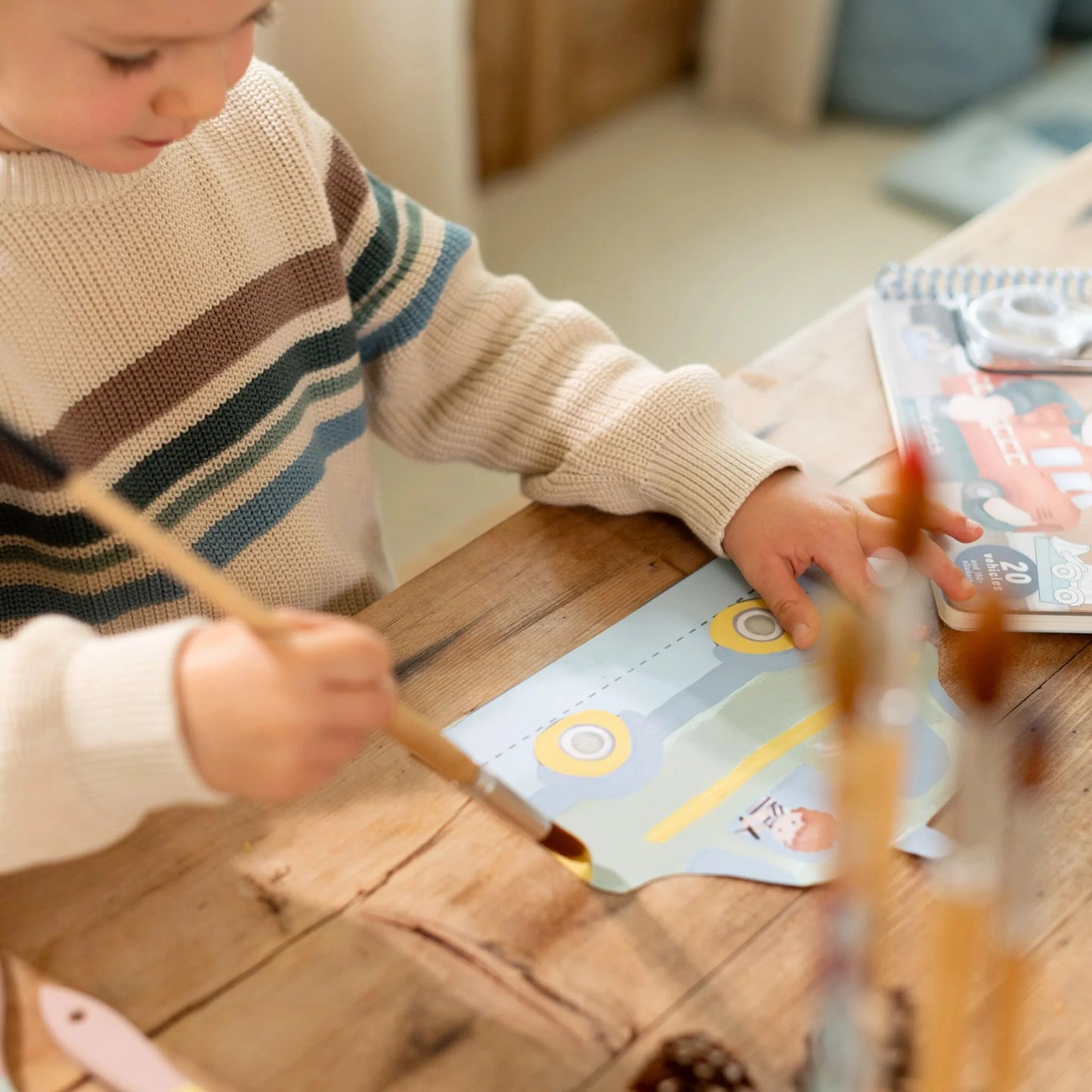 Livro de recorte com tesoura | A Garagem | Jim & Friends
