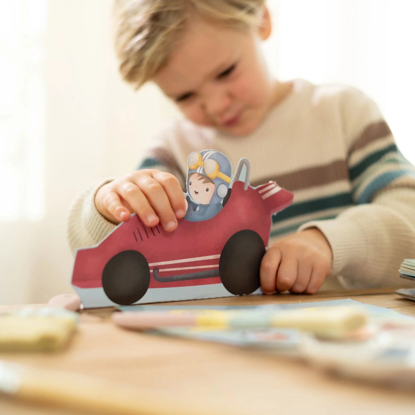 Livro de recorte com tesoura | A Garagem | Jim & Friends