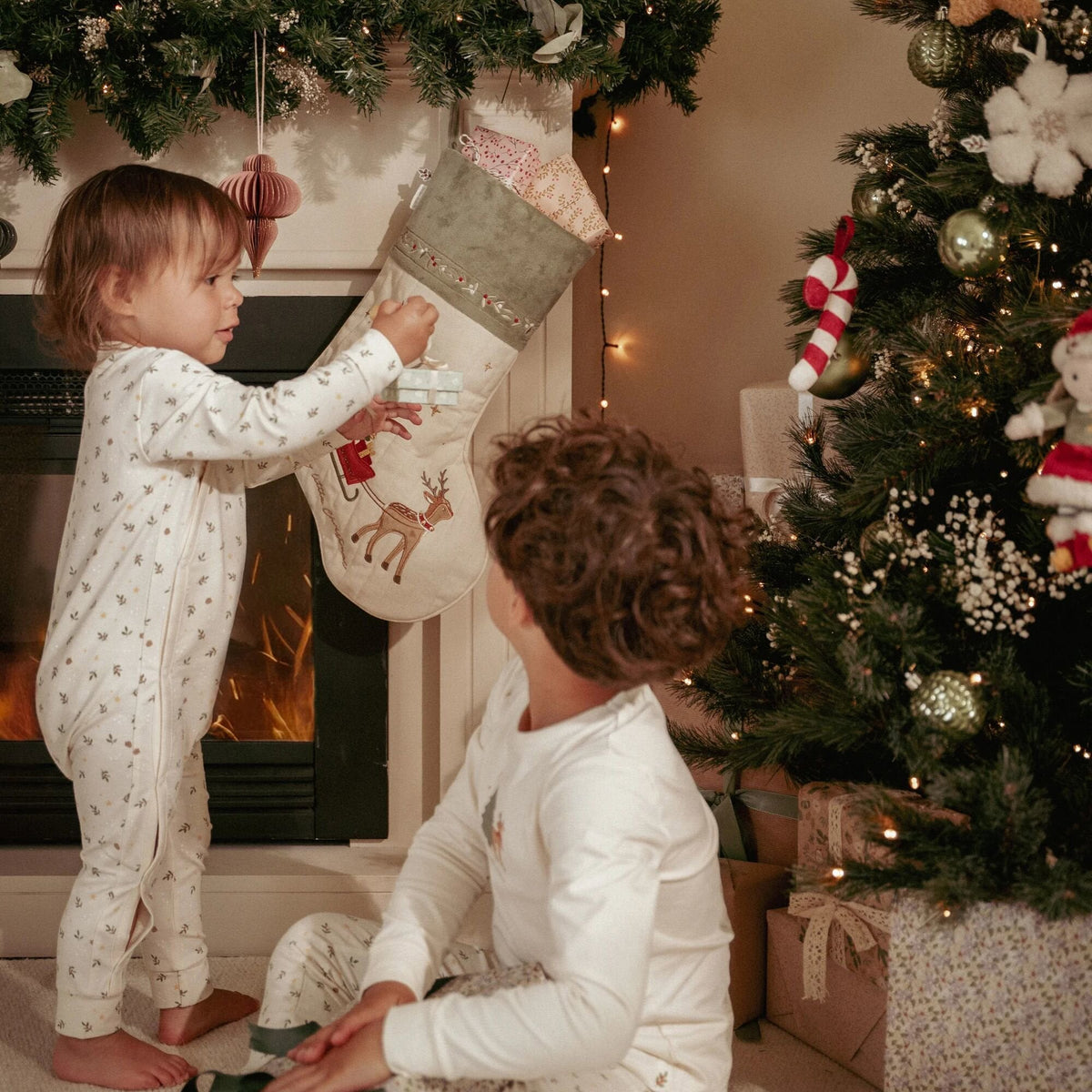 Meia de Natal XL Little Dutch em ambiente | little-dutch-meia-natal-verde-lollakids